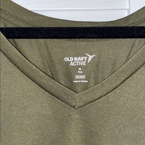 Old Navy twist back tank 🤞🏼 - Picture 4 of 5